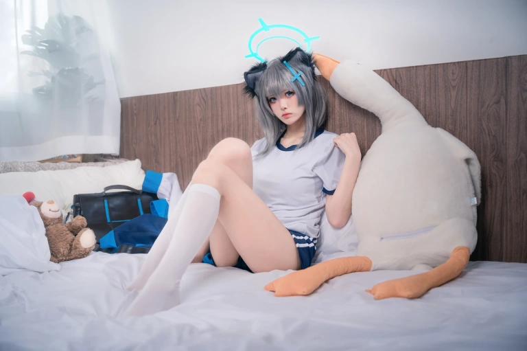 九柒喵《体操服白子》主题写真：17张全套美图