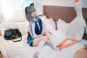九柒喵《体操服白子》主题写真：17张全套美图