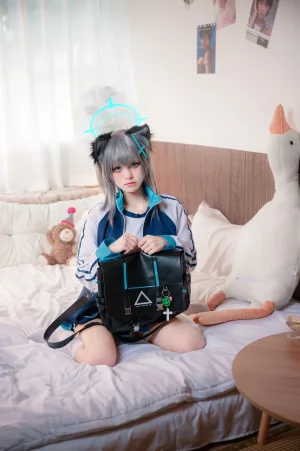 九柒喵《体操服白子》主题写真：17张全套美图