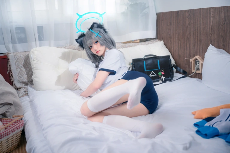 九柒喵《体操服白子》主题写真：17张全套美图