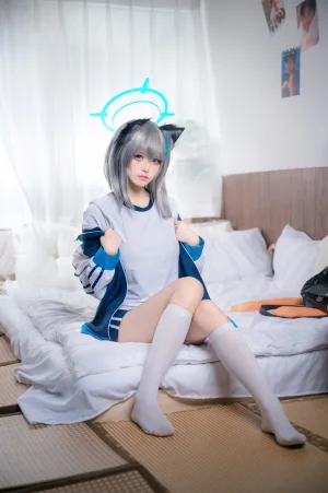 九柒喵《体操服白子》主题写真：17张全套美图