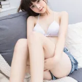 河豚抚子《居家比基尼》主题写真：18张全套美图
