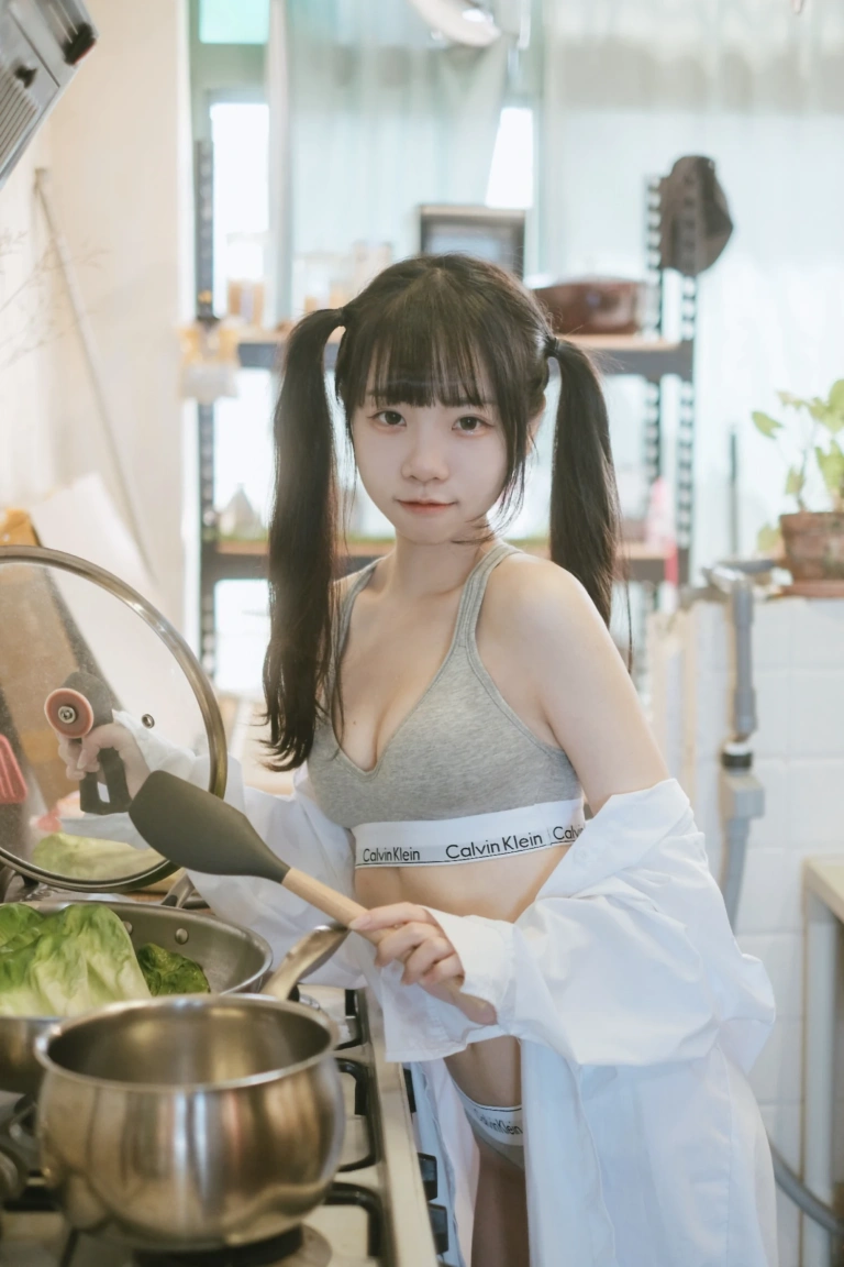可可小白兔《首發 居家可攜帶小蘿莉🐰》主题写真：22张全套美图