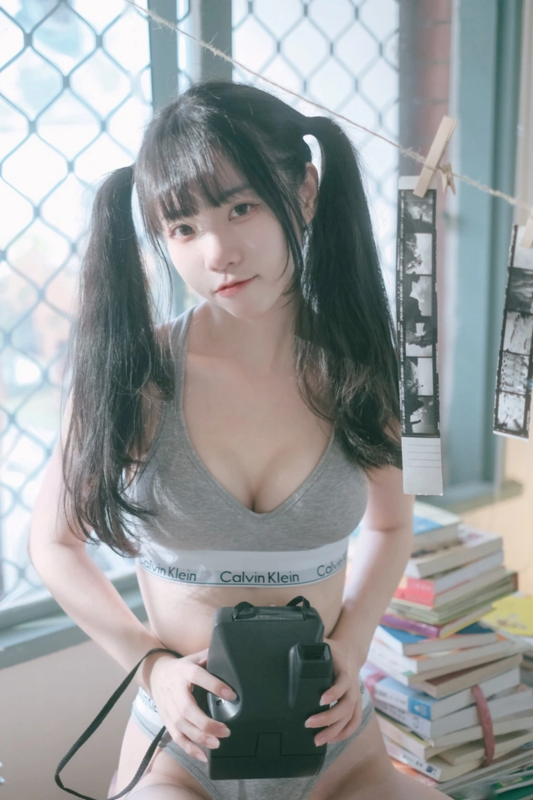 可可小白兔《首發 居家可攜帶小蘿莉🐰》主题写真：22张全套美图