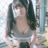 可可小白兔《首發 居家可攜帶小蘿莉🐰》主题写真：22张全套美图