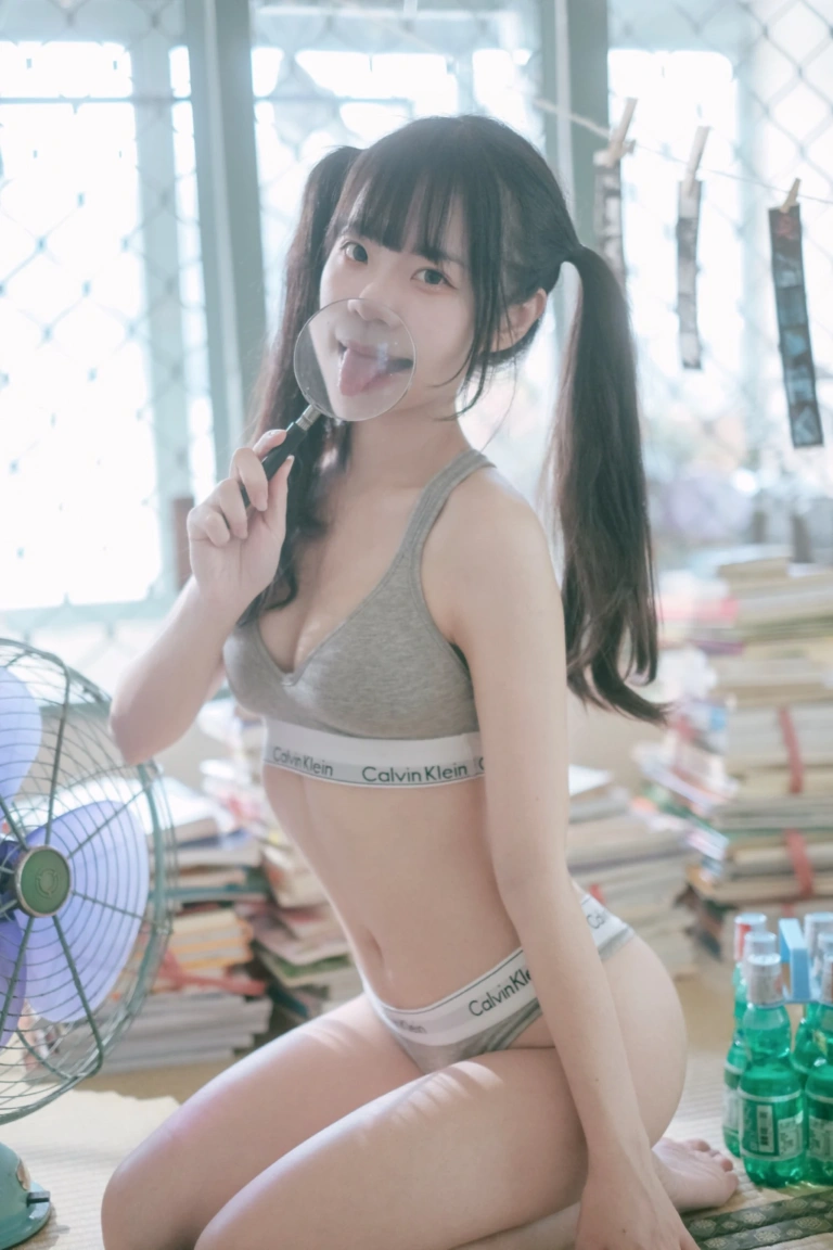 可可小白兔《首發 居家可攜帶小蘿莉🐰》主题写真：22张全套美图