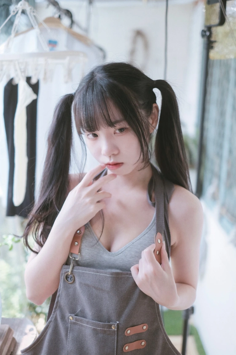 可可小白兔《首發 居家可攜帶小蘿莉🐰》主题写真：22张全套美图