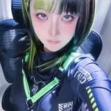 屿鱼《黑绿》主题写真：24张全套美图