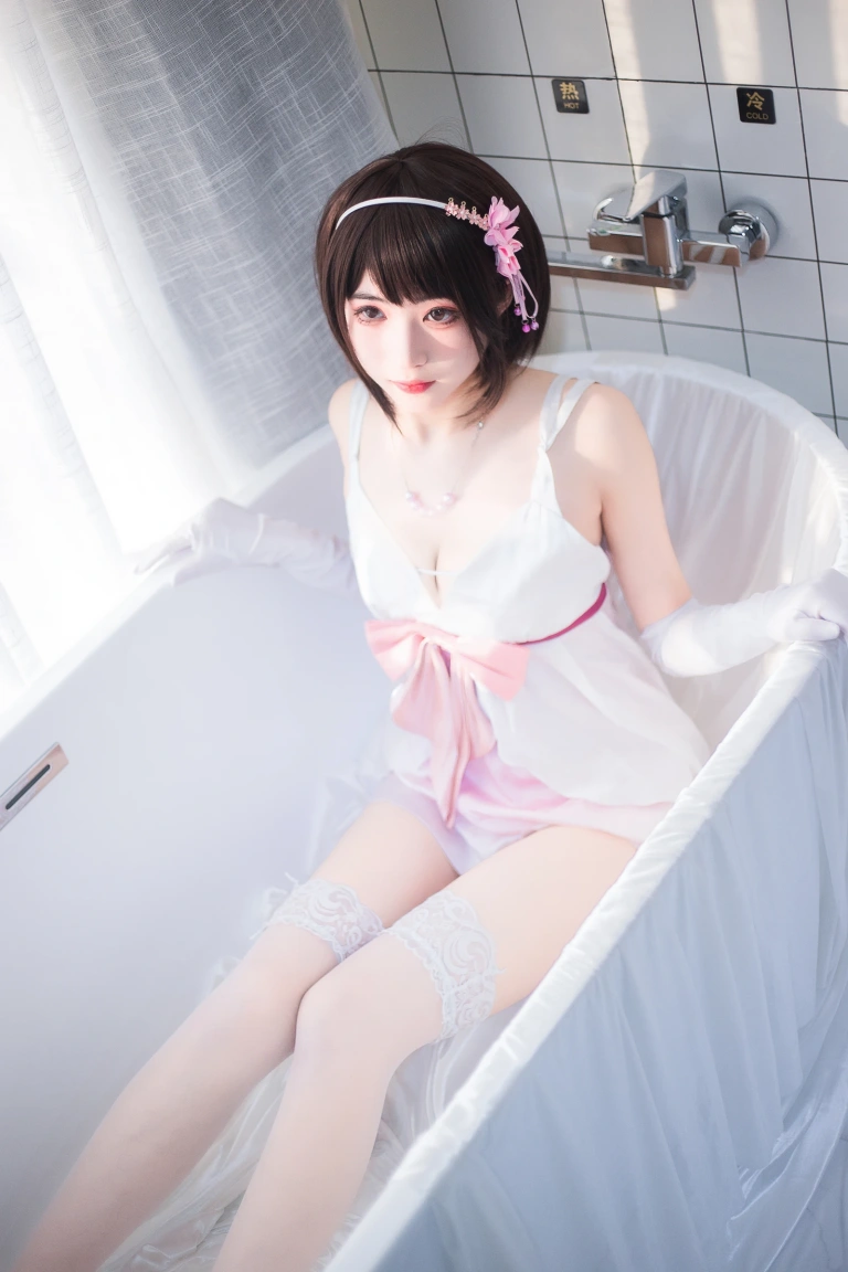 宮本桜《加藤惠浴室》主题写真：25张全套美图