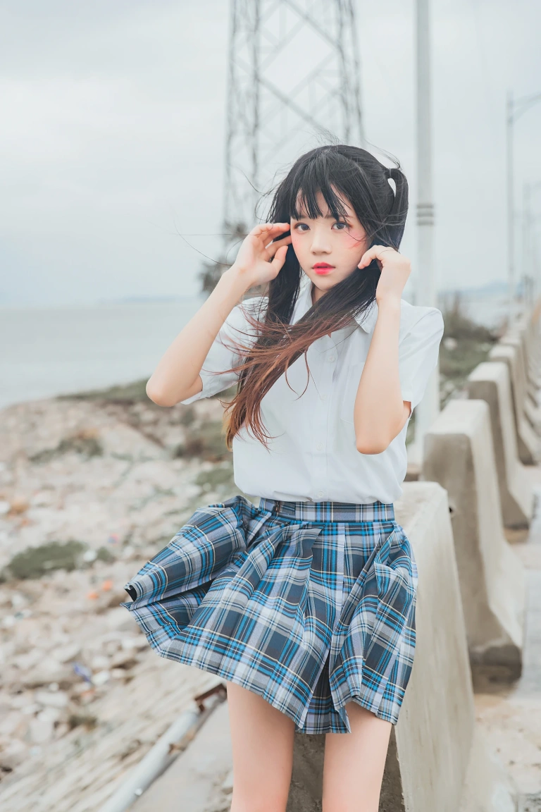 桜桃喵《耳畔的风》主题写真：27张全套美图