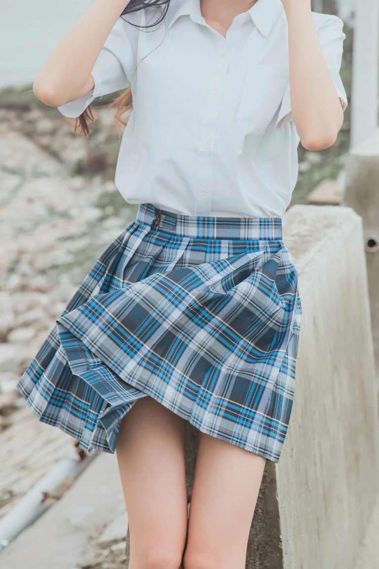 桜桃喵《耳畔的风》主题写真：27张全套美图