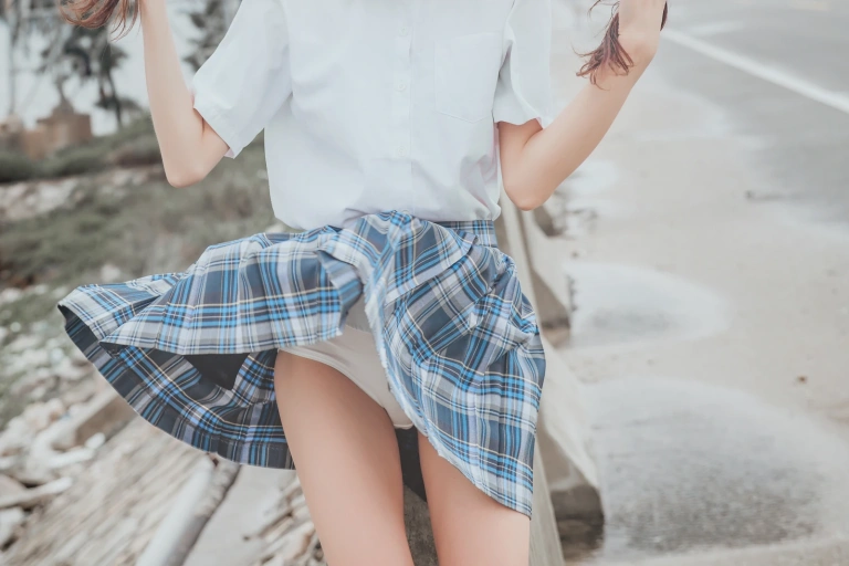 桜桃喵《耳畔的风》主题写真：27张全套美图