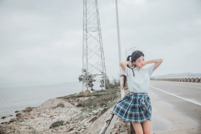 桜桃喵《耳畔的风》主题写真：27张全套美图