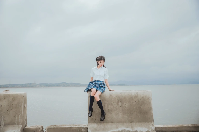 桜桃喵《耳畔的风》主题写真：27张全套美图