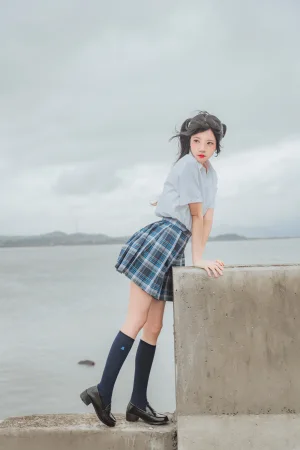 桜桃喵《耳畔的风》主题写真：27张全套美图