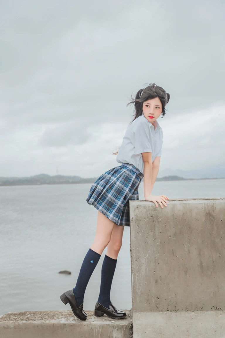 桜桃喵《耳畔的风》主题写真：27张全套美图