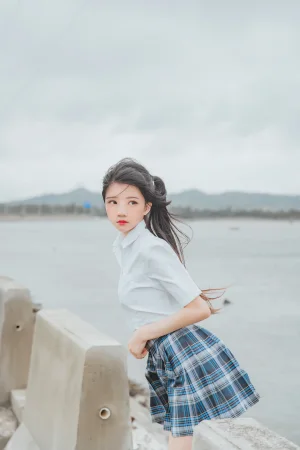 桜桃喵《耳畔的风》主题写真：27张全套美图