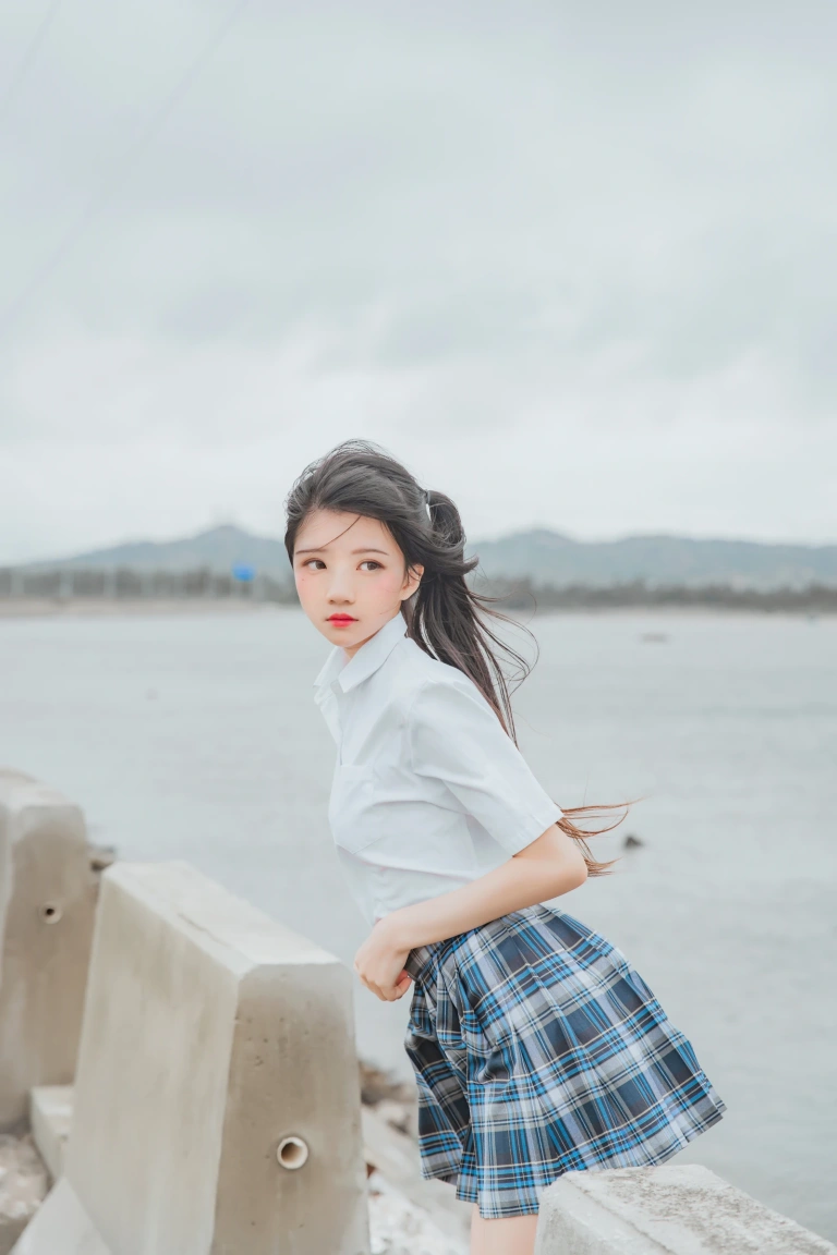 桜桃喵《耳畔的风》主题写真：27张全套美图