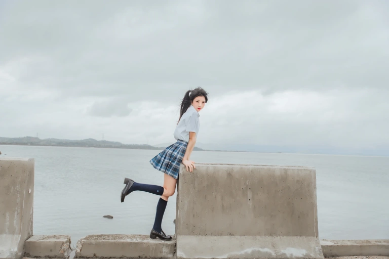 桜桃喵《耳畔的风》主题写真：27张全套美图