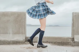 桜桃喵《耳畔的风》主题写真：27张全套美图