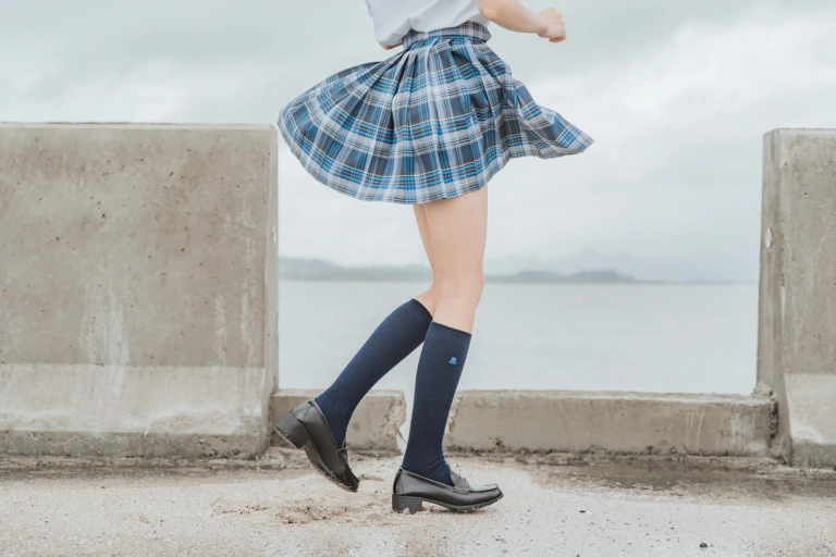 桜桃喵《耳畔的风》主题写真：27张全套美图