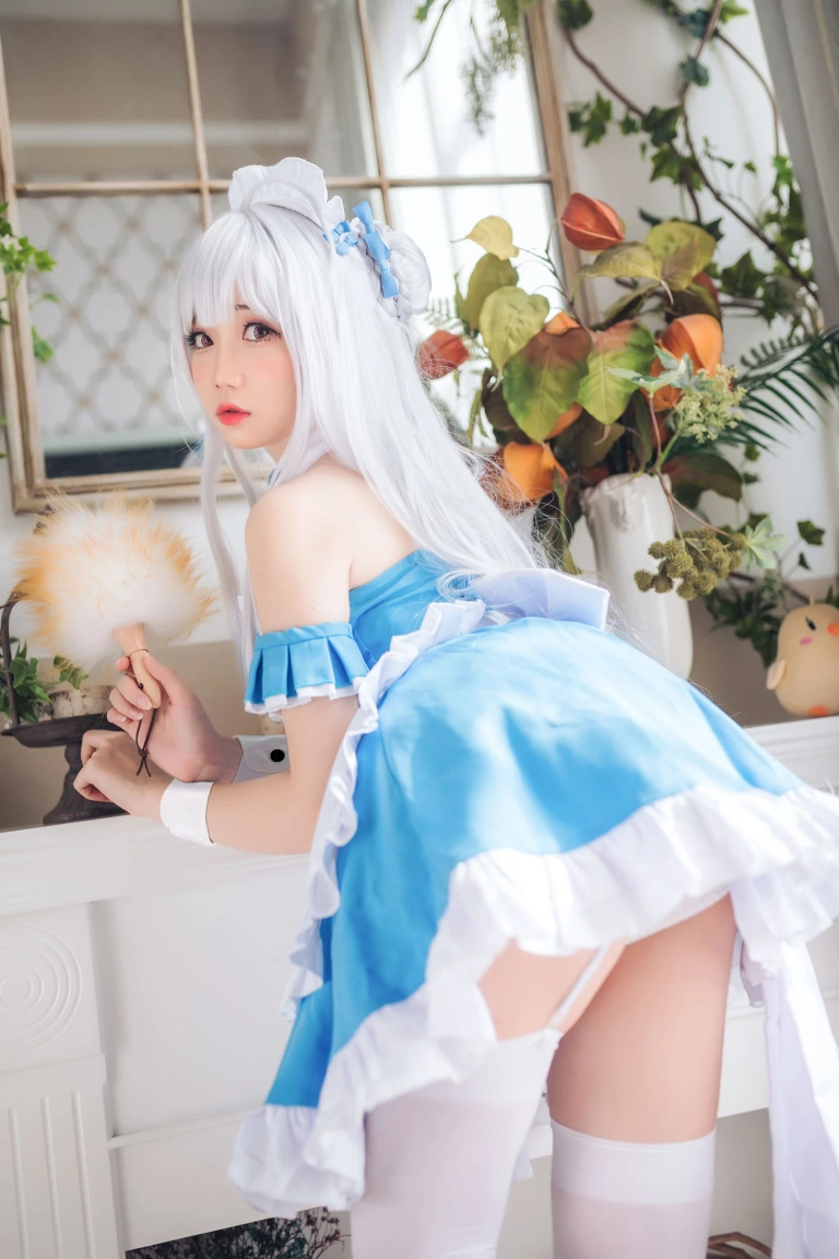 焖焖碳《小天鹅女仆》主题写真：30张全套美图