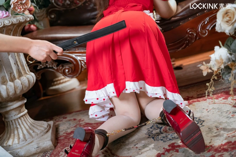 虎森森《炽囚》主题写真：30张全套美图