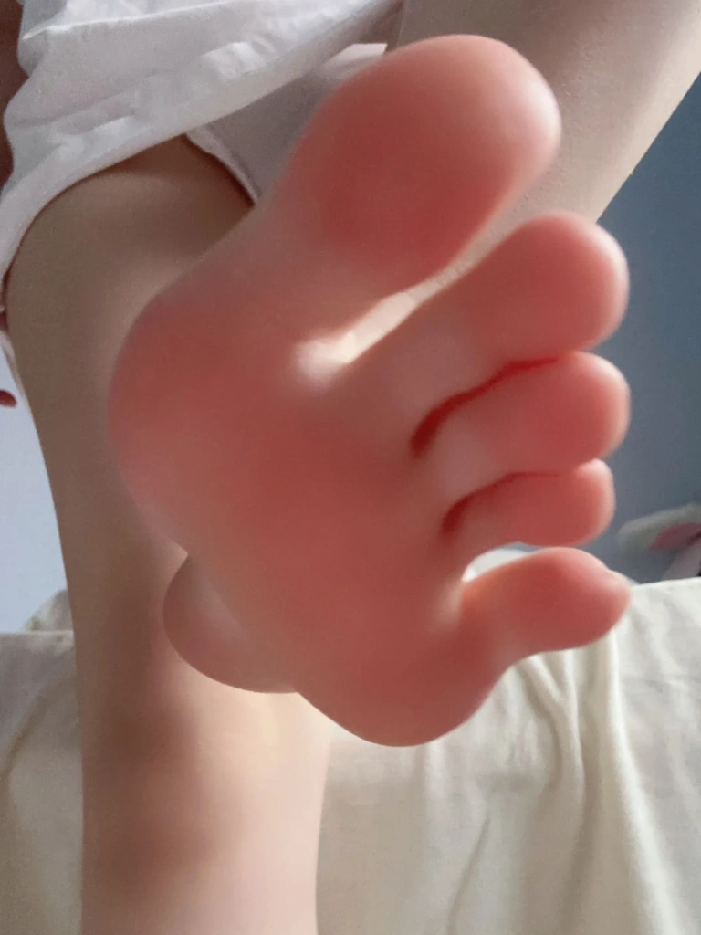 海克斯科技《姐姐的裸足》主题写真：30张全套美图
