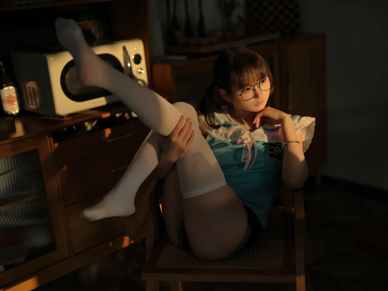 幼水铃衣《你的电子女友》主题写真：35张全套美图