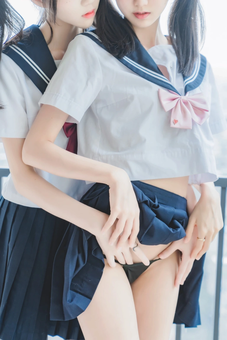 木棉棉《她（制服×制服）（&桜桃喵）》主题写真：37张全套美图
