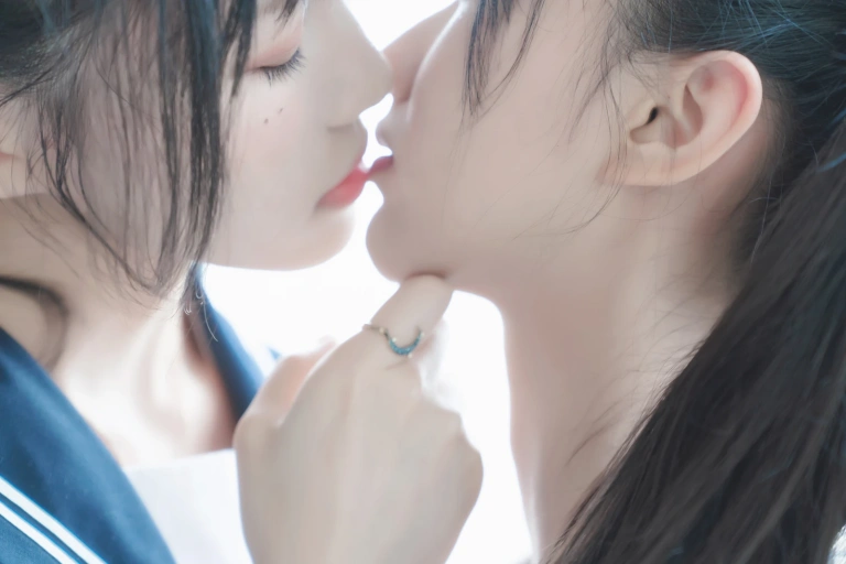 木棉棉《她（制服×制服）（&桜桃喵）》主题写真：37张全套美图