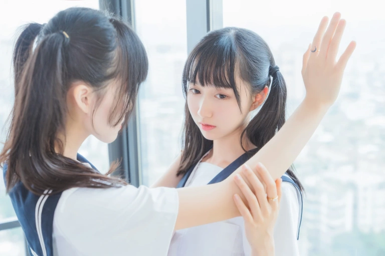 木棉棉《她（制服×制服）（&桜桃喵）》主题写真：37张全套美图