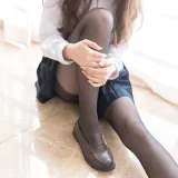 香草喵露露《黑丝萌妹》主题写真：44张全套美图