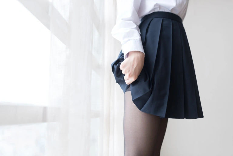 香草喵露露《黑丝萌妹》主题写真：44张全套美图