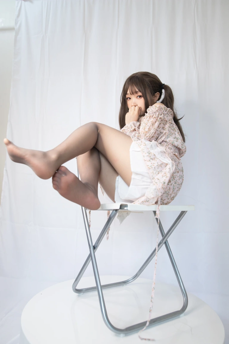 神沢永莉《缠玛瑙灰+象牙白》主题写真：45张全套美图