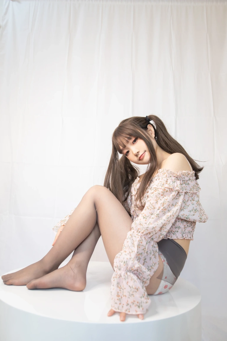 神沢永莉《缠玛瑙灰+象牙白》主题写真：45张全套美图