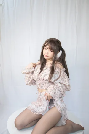神沢永莉《缠玛瑙灰+象牙白》主题写真：45张全套美图