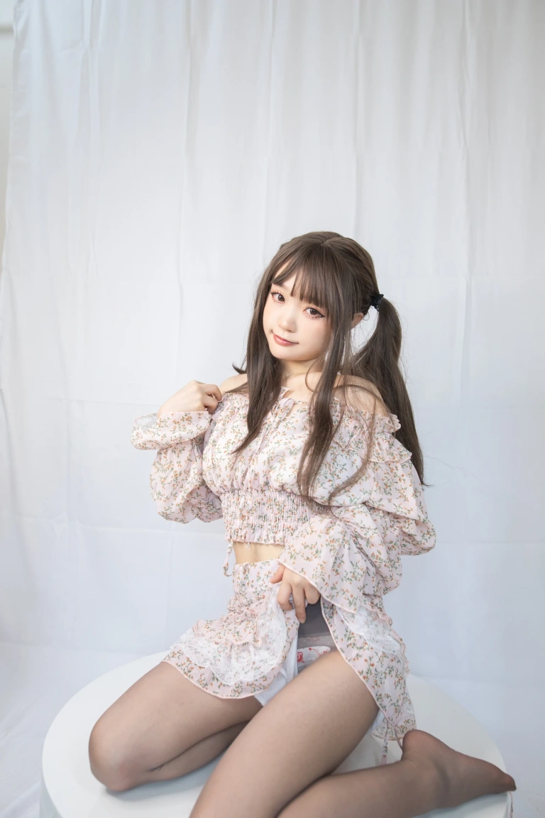 神沢永莉《缠玛瑙灰+象牙白》主题写真：45张全套美图