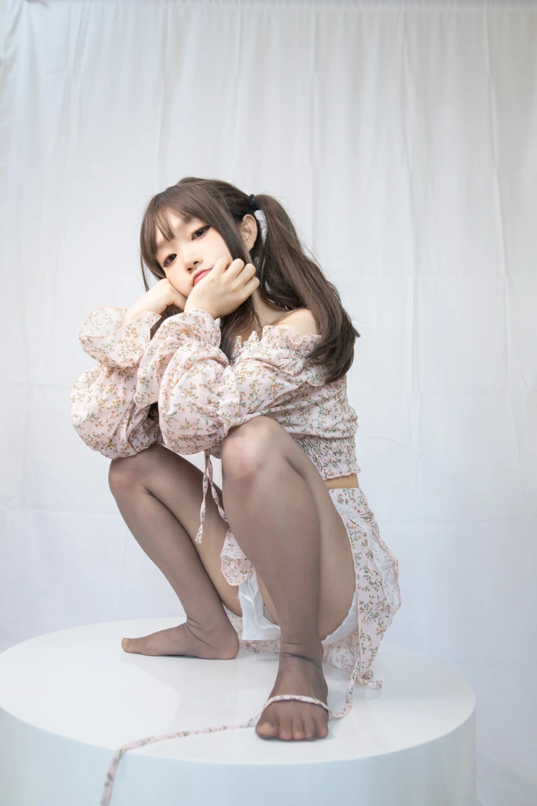 神沢永莉《缠玛瑙灰+象牙白》主题写真：45张全套美图
