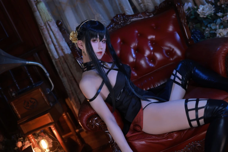 桜满三时《约尔礼服》主题写真：45张全套美图