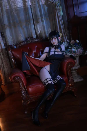 桜满三时《约尔礼服》主题写真：45张全套美图