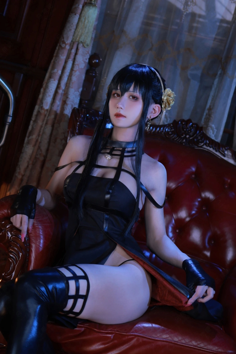 桜满三时《约尔礼服》主题写真：45张全套美图