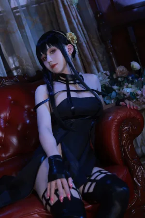 桜满三时《约尔礼服》主题写真：45张全套美图