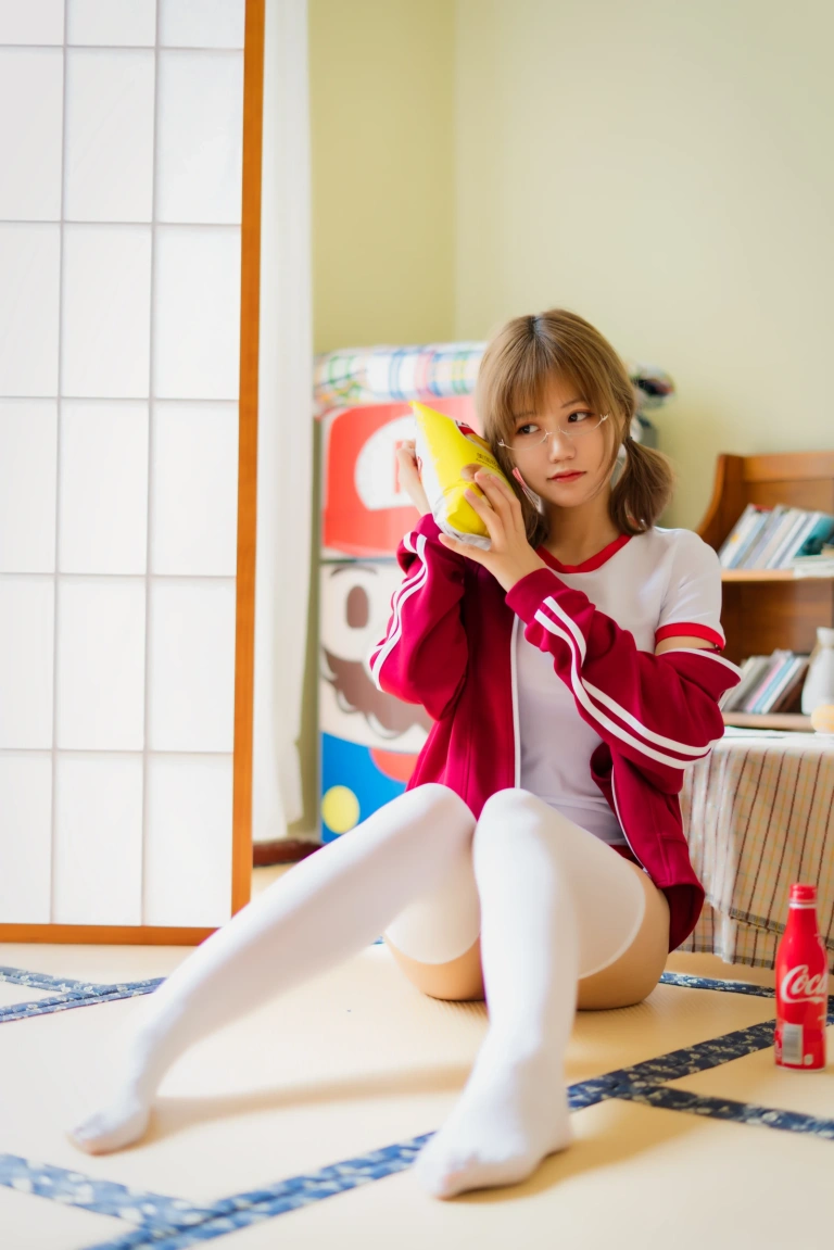 小仓千代《红色体操服》主题写真：48张全套美图