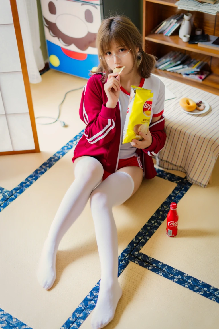 小仓千代《红色体操服》主题写真：48张全套美图