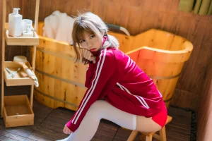 小仓千代《红色体操服》主题写真：48张全套美图