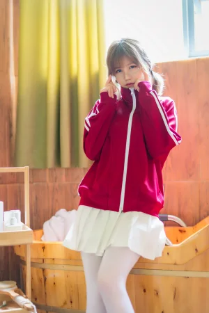 小仓千代《红色体操服》主题写真：48张全套美图