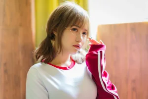 小仓千代《红色体操服》主题写真：48张全套美图