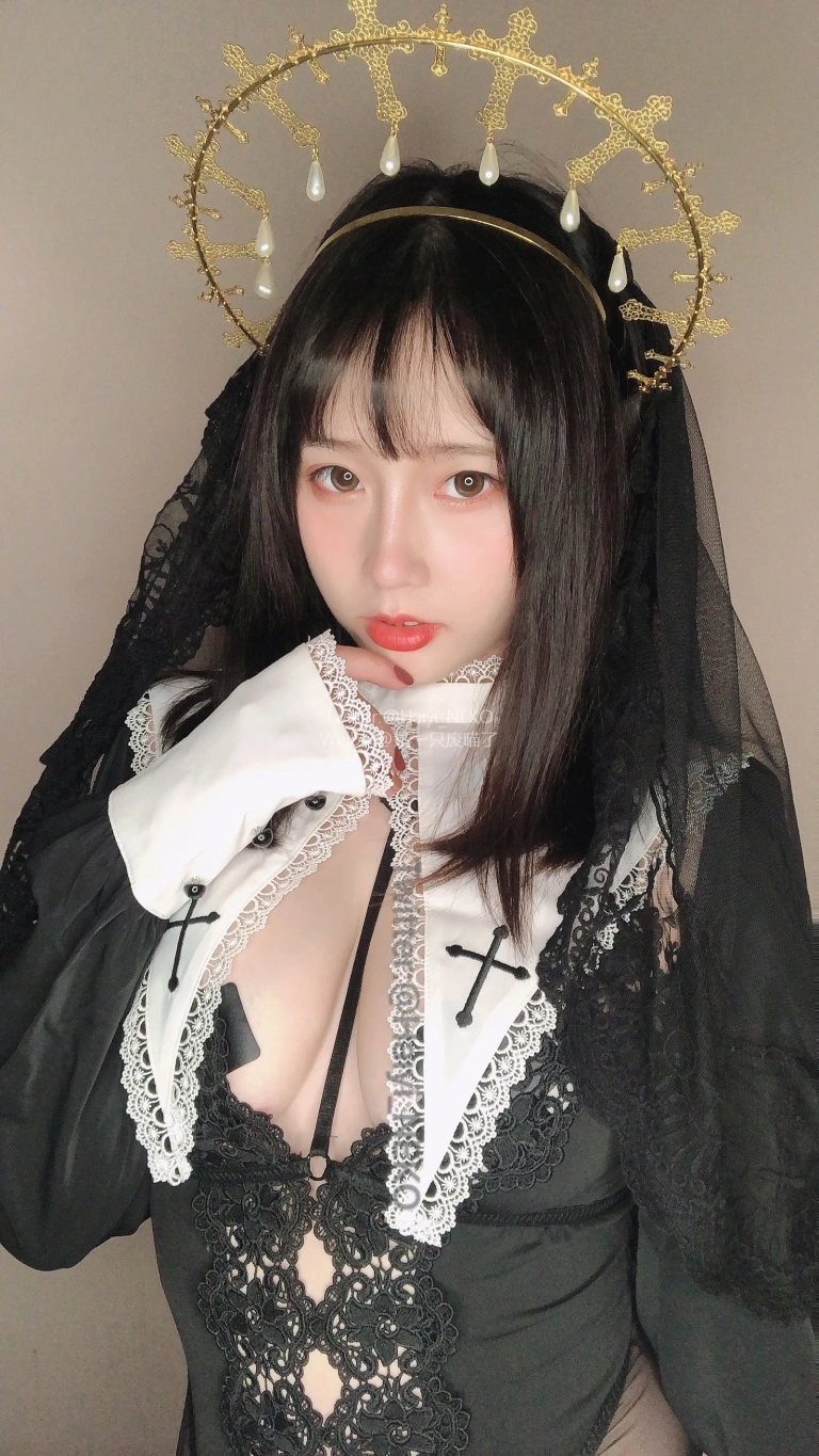 一只废喵《Fantia 2022年09月会员合集》主题写真：35张全套美图