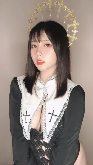 一只废喵《Fantia 2022年09月会员合集》主题写真：35张全套美图